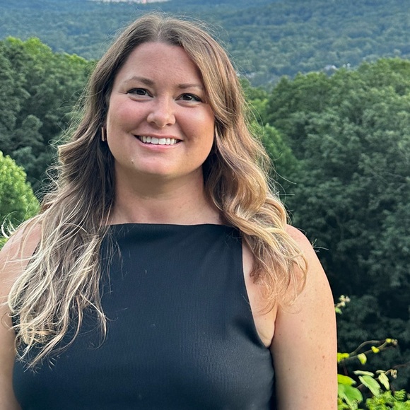 Meet your Posher, Becca - Picture 1 of 1